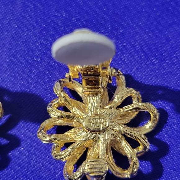 Joan Rivers Floral Rope Goldtone Rhinestone Brooch and Earring Set - Picture 10 of 11